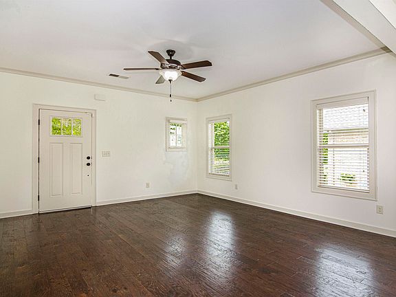 5th image of 1114 Regent Park Dr