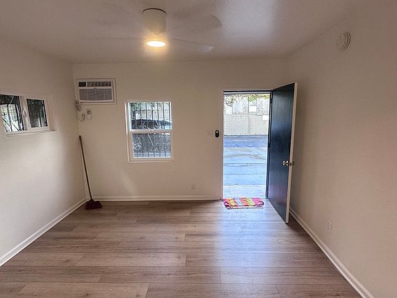 4th image of 5123 Marathon St #5129-1/2