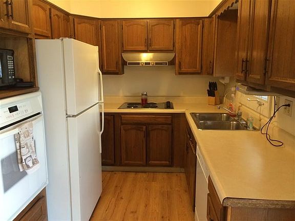 5th image of 626 Cyril Ct