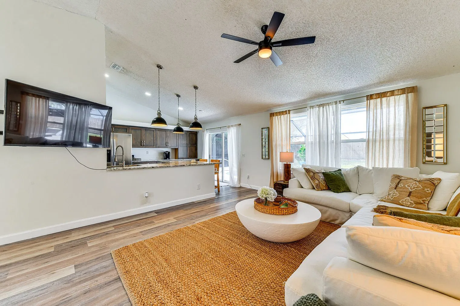 3 bed, 2.0 bath, 1593 sqft, $3,612 — Photo 2