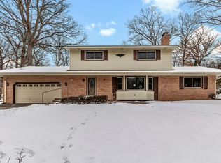6923 Castle Ln, Eden Prairie, MN 55346