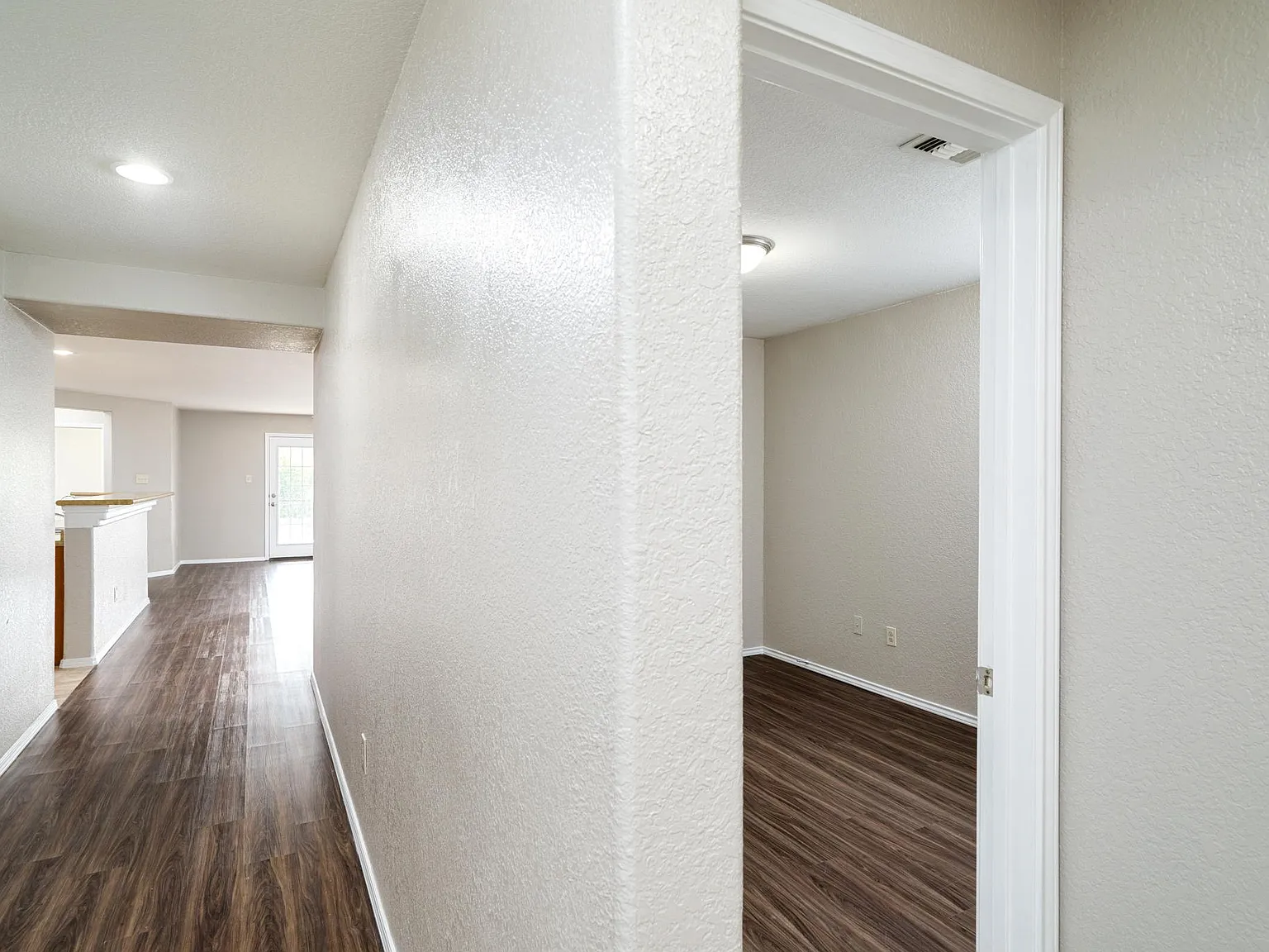 3 bed, 1592 sqft, $1,650 — Photo 3