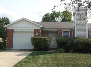 921 Daniels Ct, Schaumburg, IL 60194