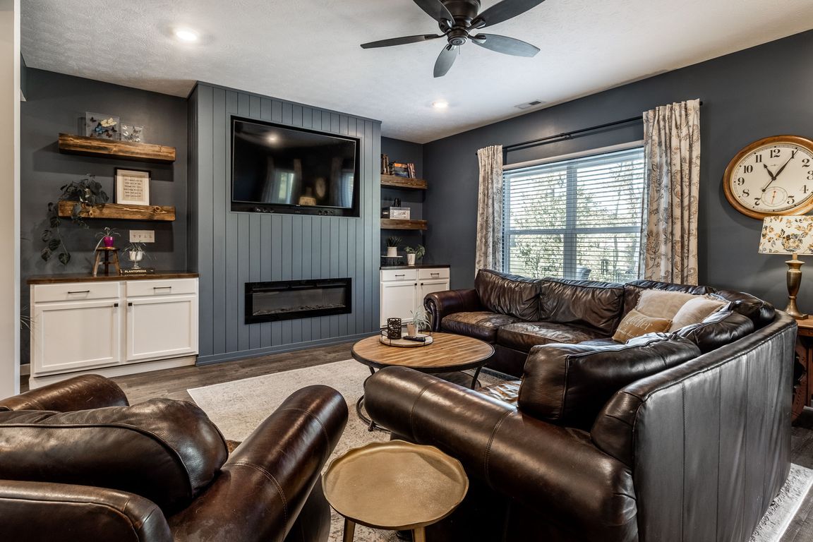 next background image