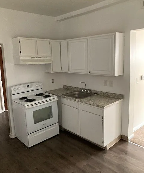1536 Canfield — Photo 3