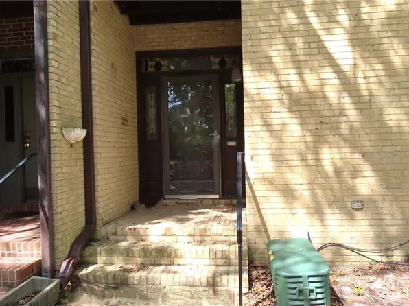 1233 Botetourt Gdns, Norfolk, VA 23517