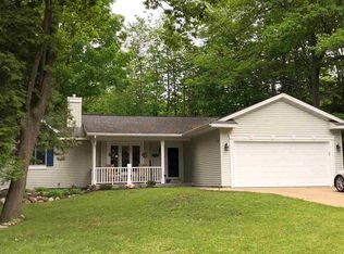 09190 N Pointe Woods Dr, Charlevoix, MI 49720