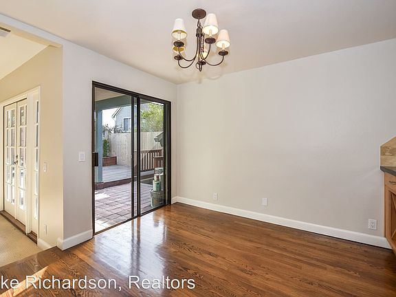 4th image of 1026 E De La Guerra St APT F