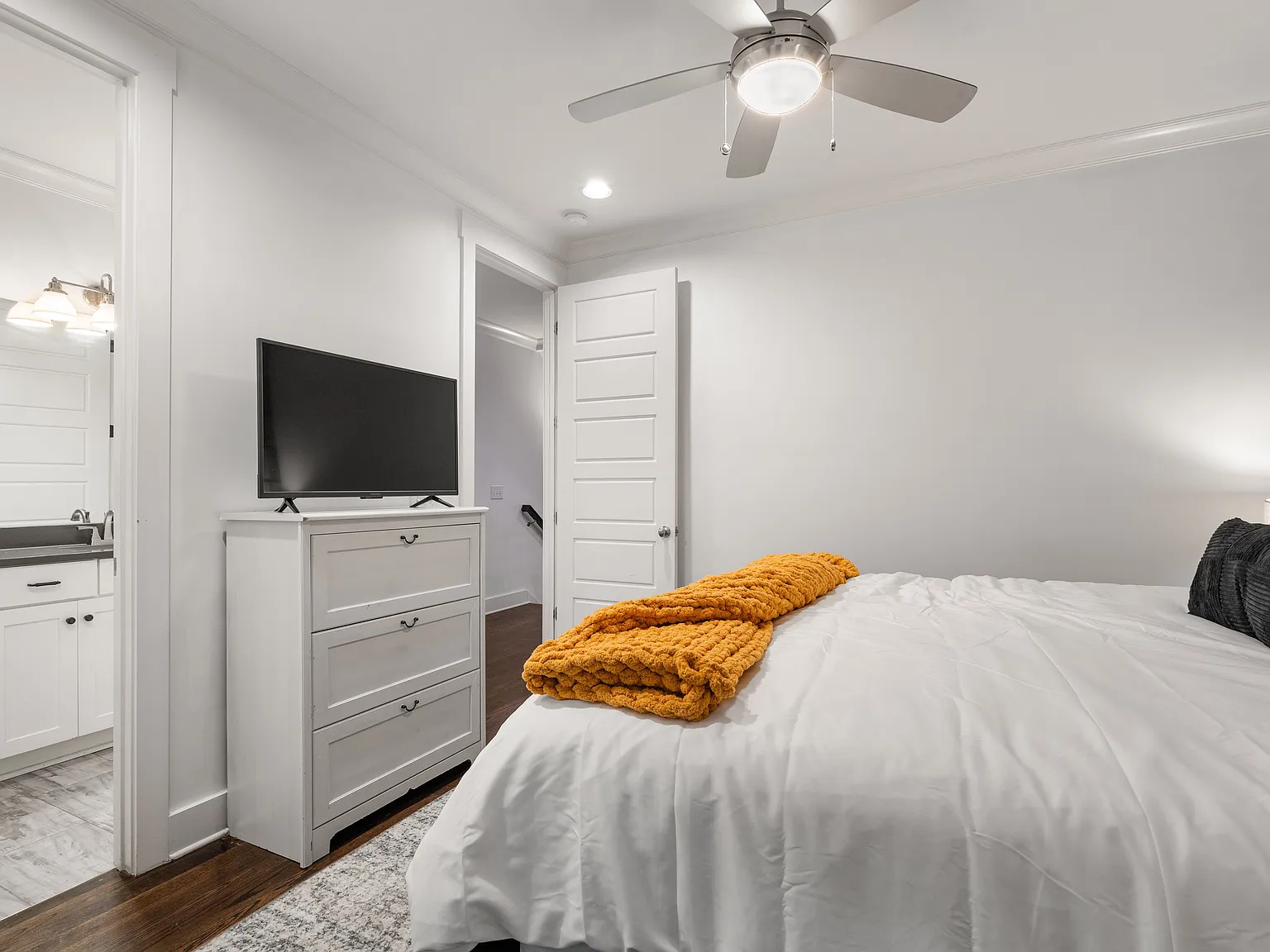 4 bed, 1850 sqft, $1,300 — Photo 2