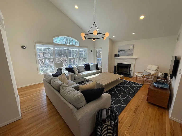 23 Harbor Blvd — Photo 4