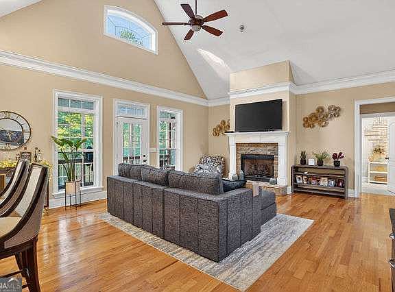 5th image of 8179 Pineview Ct