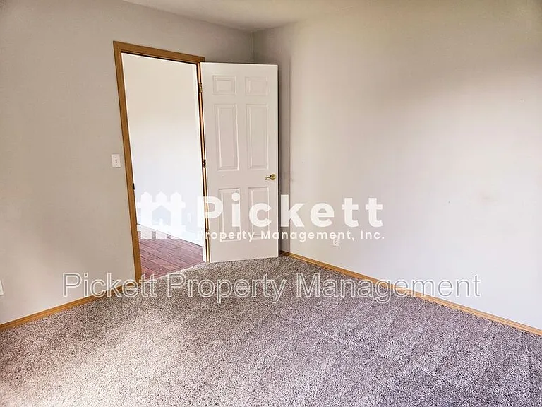 2037 NE Gustaf St — Photo 15