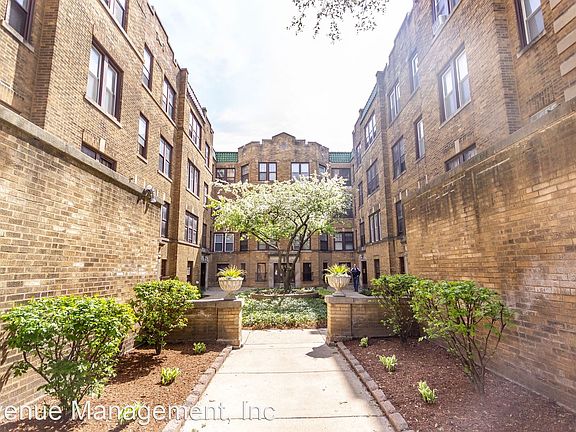 2nd image of 948 S Oak Park Ave Unit 1