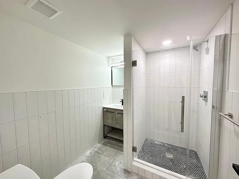 2520 E Tioga St — Photo 13