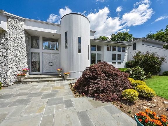 3rd image of 15 Wildwood Dr