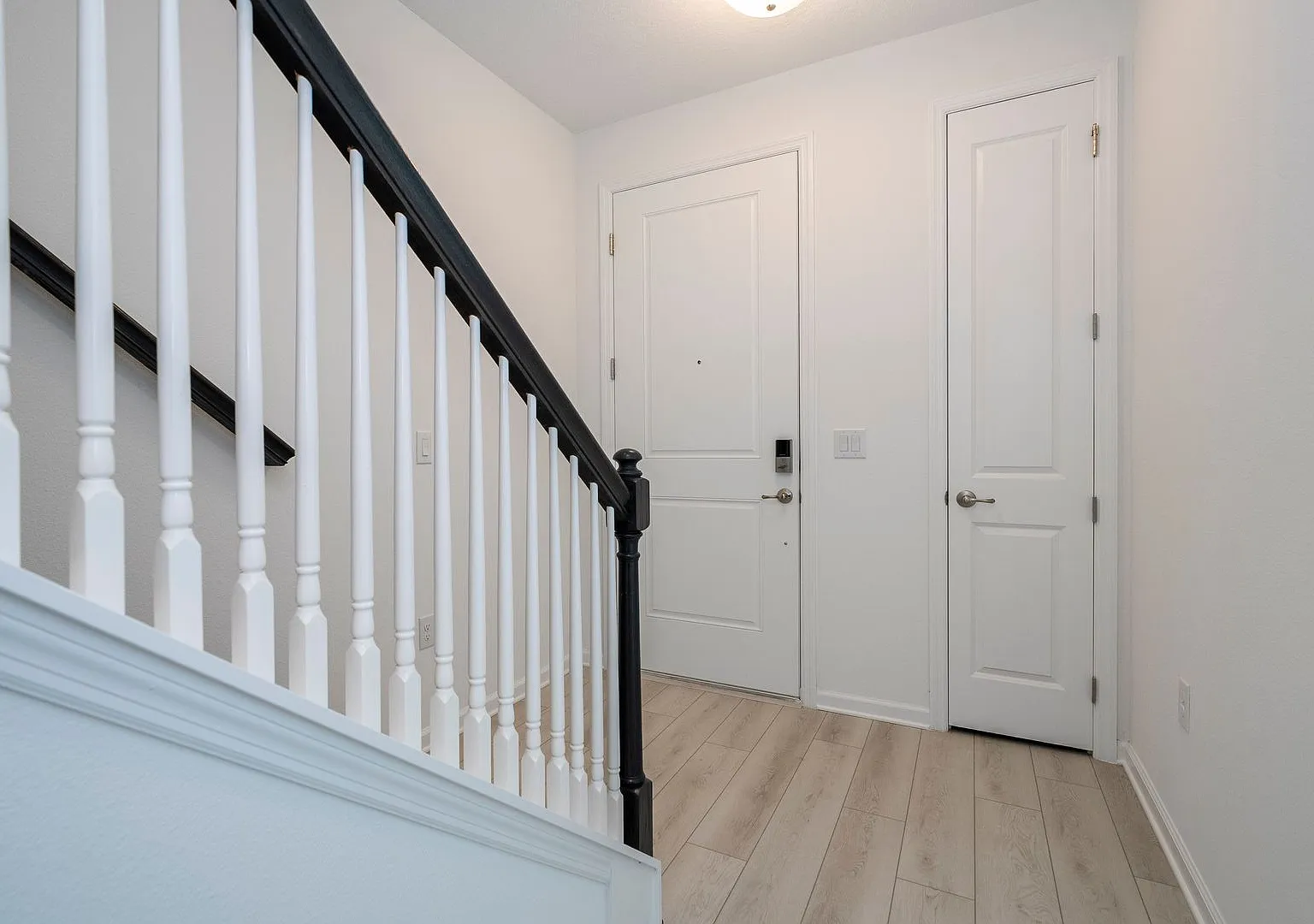 Modern 3-Bedroom 3.5-Bath Townhome with EV Charger, Smart Home Features, 2-Car Garage & Resort-St... — Photo 4