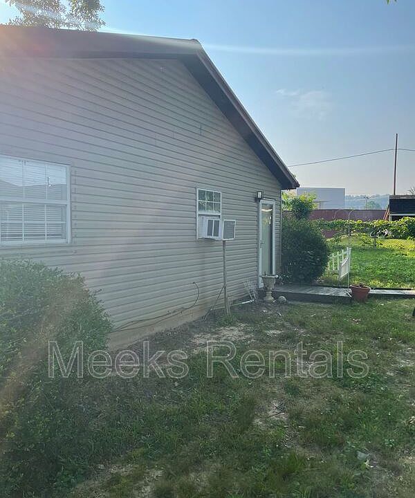 2nd image of 3107 Baker St