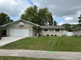 2526 Willow Rd N, Fargo, ND 58102