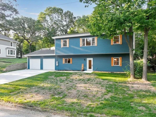 712 Lindberg Dr, Council Bluffs, IA 51503