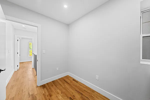 Rented by Vector New York, LLC | media 10