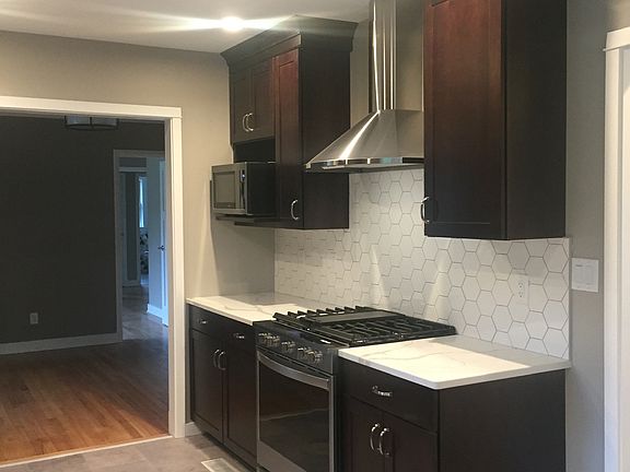 5th image of 425 River St