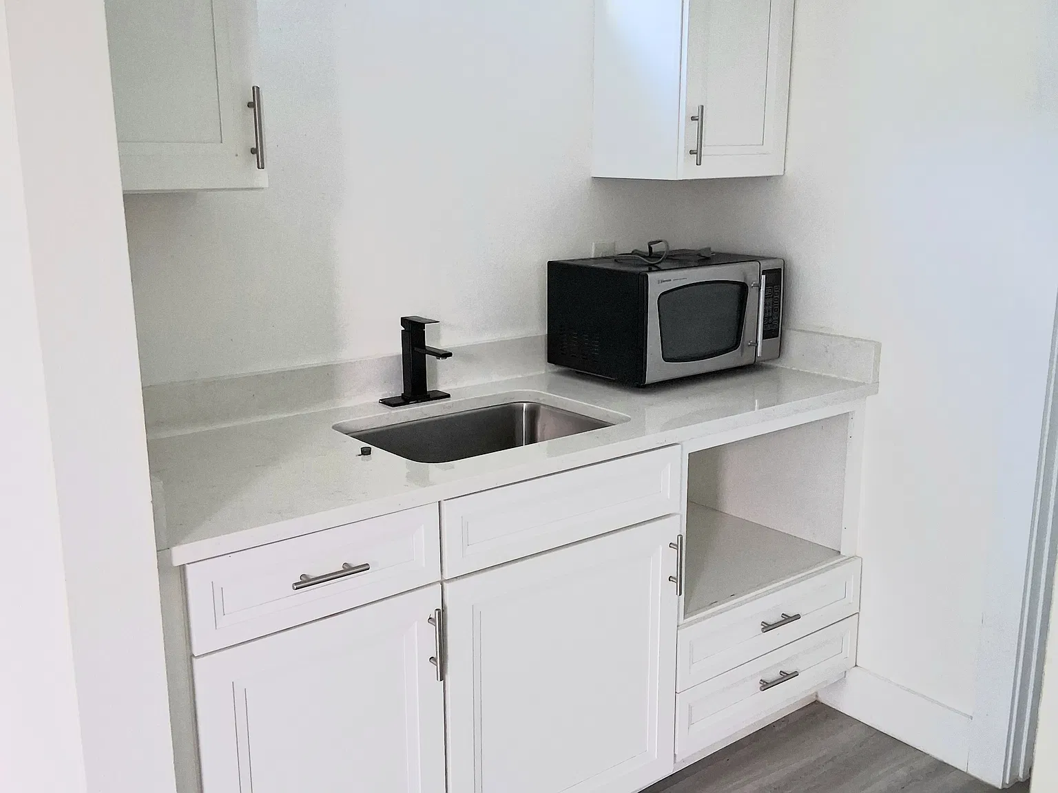 1 bed, 1.5 bath, 2130 sqft, $1,300 — Photo 3