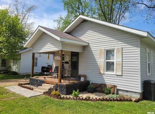 726 W Whittaker St, Salem, IL 62881