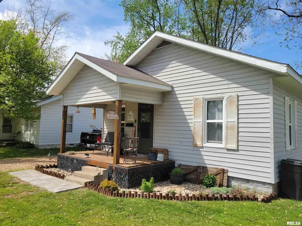 726 W Whittaker St, Salem, IL 62881