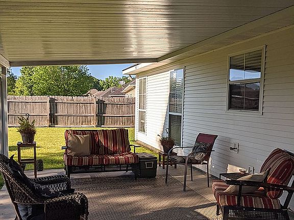 5th image of 35995 Houmas House Ave
