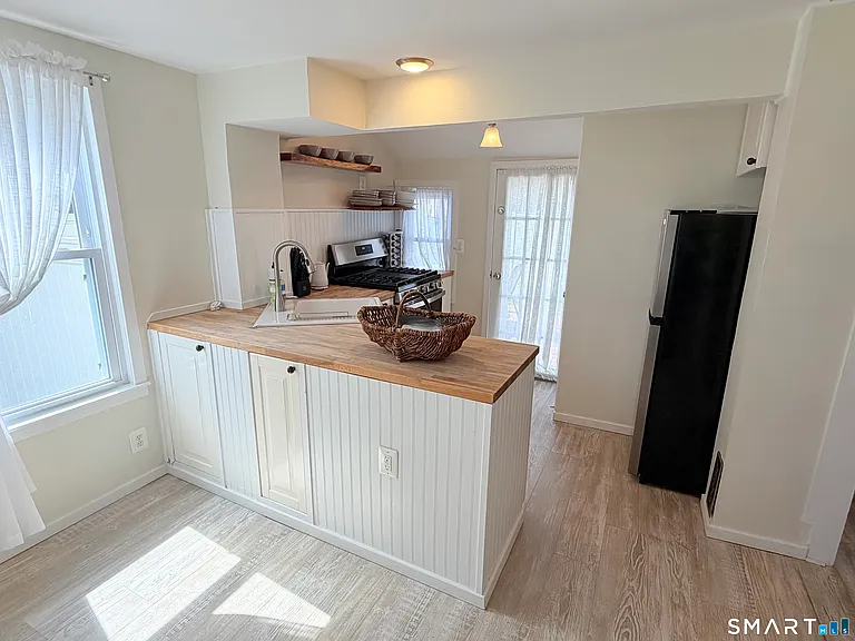 19 Willow St — Photo 6