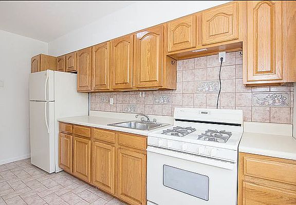 2nd image of 23-59 32nd St #4