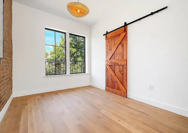 25-11 34th St #3B — Photo 4