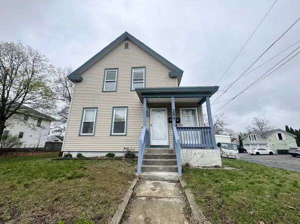 284 Mechanic St Floor 2, Leominster, MA 01453