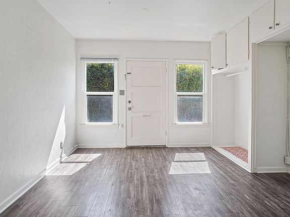 5th image of 212 6th Ave #216-1/2