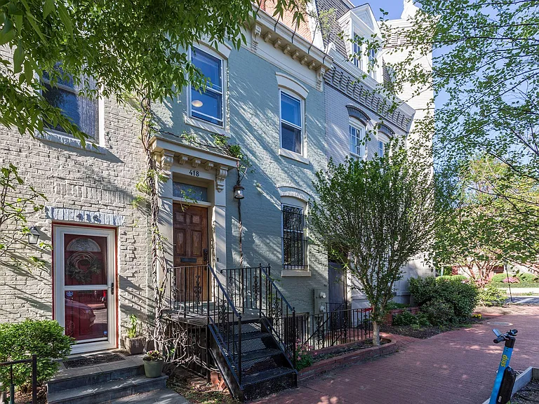 Front of townhouse facing the street