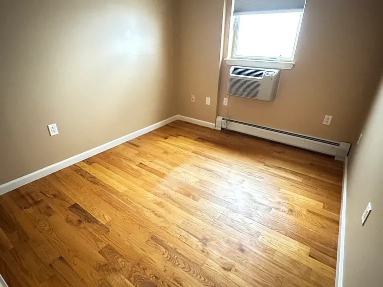 184 Pequot Ave #304 — Photo 3