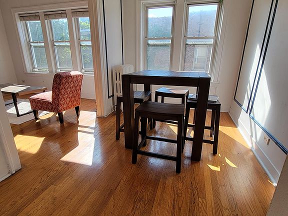 4th image of 611 W Arlington Pl APT 3