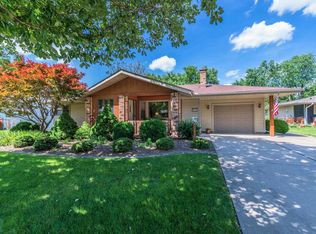 214 Hillside Ln, Bloomington, IL