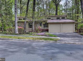 2105 Lirio Ct, Reston, VA 20191