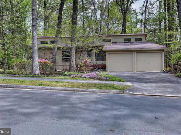 2105 Lirio Ct, Reston, VA 20191