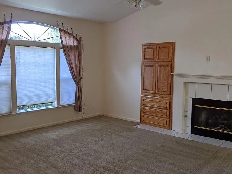317 Westin Ln — Photo 3