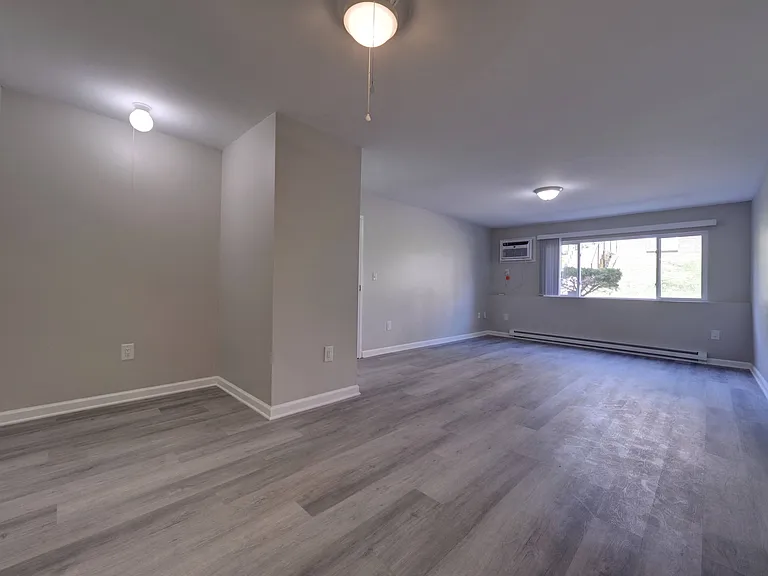 Highland Club Apartments — Photo 18