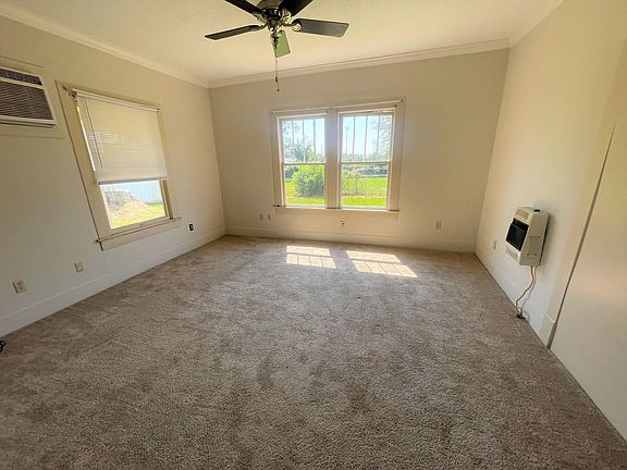 3rd image of 3905 Elston St #A