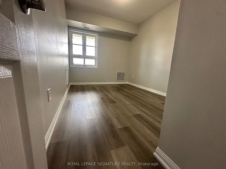 60 Baycliffe Cres #305 — Photo 12