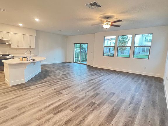 4th image of 5301 E Commerce Way Unit 35102