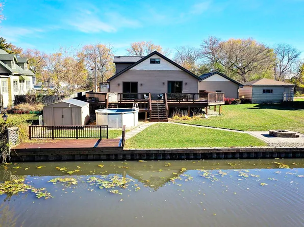 37682 N Us Highway 12, Spring Grove, IL 60081