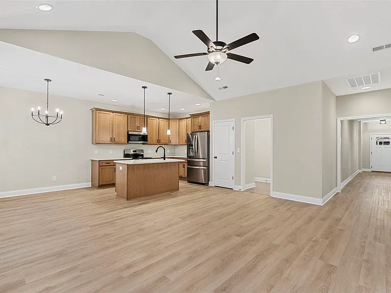 1156 Shallowford St — Photo 3
