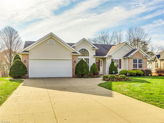 2nd image of 2884 Kensington Dr