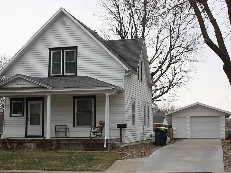 506 Broadway St — Photo 11