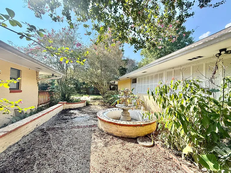 621 W Woodruff Dr — Photo 16